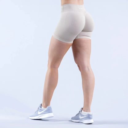 Shorts de cintura baja con efecto lifting Serenova Impact Sculpt: pantalones cortos de yoga y fitness sin costuras para mujer